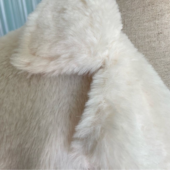Pretty Little Thing Cream Faux Fur Maxi Coat Size US 2 NWT - Picture 9 of 17